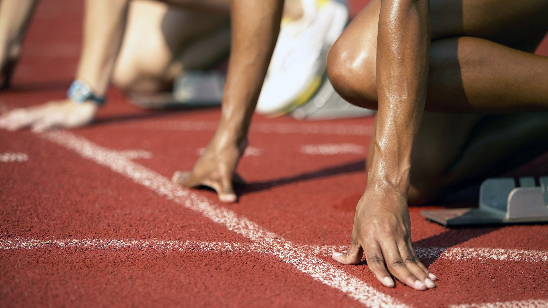 拜仁压迫落点精准,断球即反击,拜仁控球